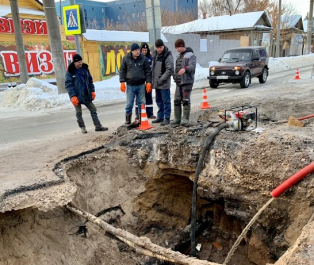 Ктв луч последние новости сегодня. Авария на водопроводе. Аварии на водопроводе в Самаре май 2021. Маленькая Сызрань КТВ Луч. Авария на водопровод в Сызрани.