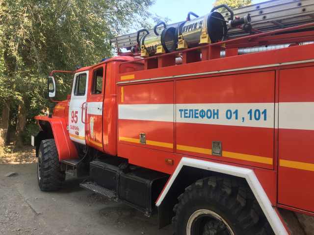 14 человек тушили пожар около Обувной фабрики в Сызрани