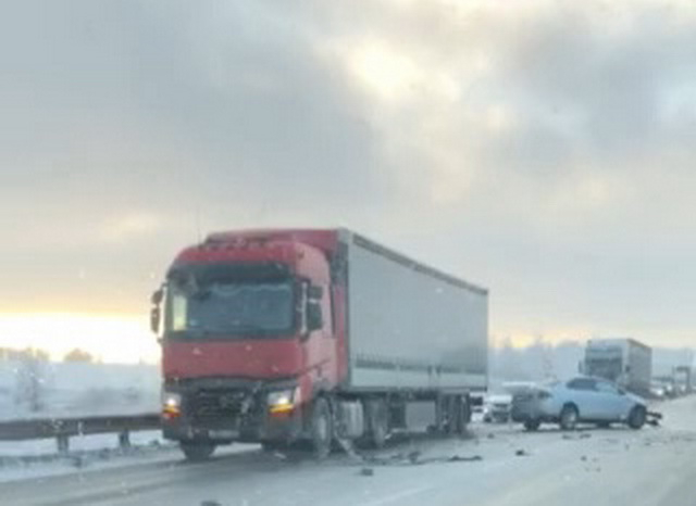 Платная дорога сызрань тольятти. Трасса м5 Тольятти Сызрань. Трасса м5 фуры стоят.