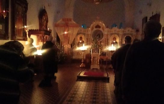 Прихожане причастились и метель утихла: необычное богослужение под Сызранью назвали «При свете молитвы»