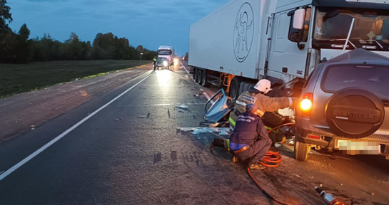 Мощный удар фуры на трассе М-5 смял внедорожник как консервную банку