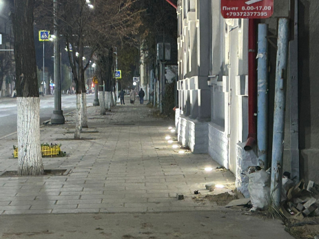 В центре Сызрани включили долгожданную подсветку, но эффект получился неполным