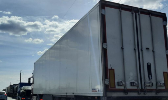 Заканчивается топливо и еда! Дальнобойщики с трассы под Сызранью подали сигнал SOS