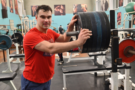 Тяжелоатлет Етриванов завоевал кубок России в Адыгее