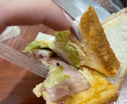 В Самарской области покупательница «Пятерочки» чуть не проглотила тварь ползучую