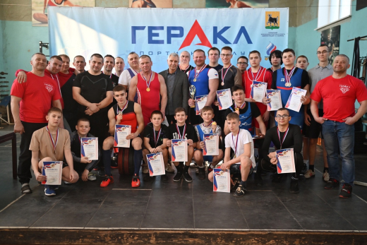 В Сызрани определили лучших тяжелоатлетов на кубке Федора Дейса