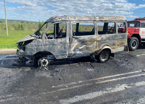 На трассе Сызрань-Саратов загорелся автобус с пассажирами в салоне