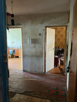 Пенсионерка устроила соседям вонючий ад - бабушка собирала на помойках мусор и хранила его в квартире