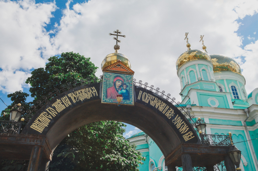 В Сызрани сотни верующих пришли поклониться величайшей святыне Богородицы