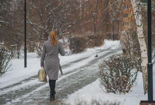 Испугался вставать и забыл, что трудоустроился: названы самые нелепые оправдания при опоздании на работу
