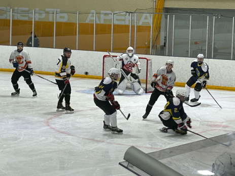 Благотворительный матч сборной Сызрани и курсантов СВВАУЛ прошел при заполненных трибунах