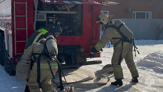Огонь быстро распространился: условный пожар на сызранском вокзале и человек в дымовой западне - фото учений МЧС