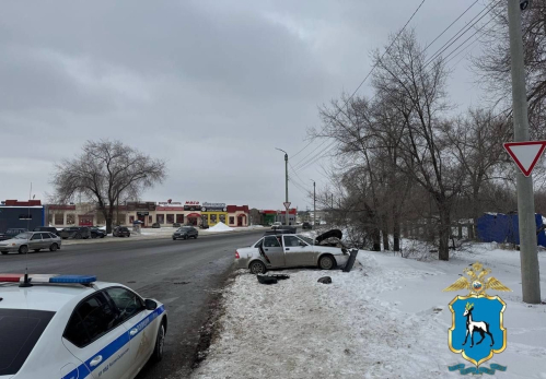 Три человека пострадали в лобовом ДТП на оживленной дороге в Сызрани
