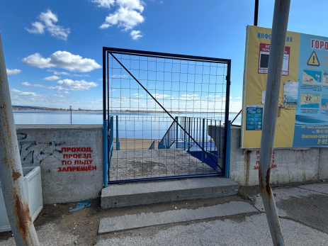 В Сызрани решетками закрыли проходы к центральному пляжу