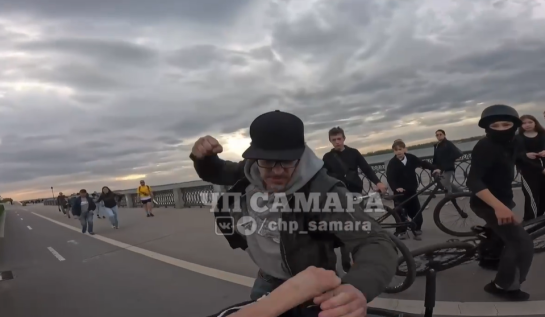 В Самарской области детский тренер жестоко избил на улице школьника