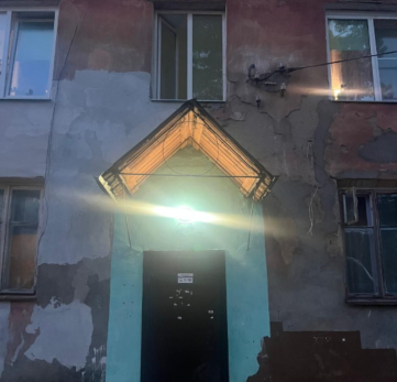 Жены пошли в магазин, а мужчины вышли в подъезд и прогремел взрыв