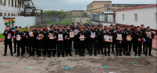 УФСИН обнародовала фото проведенного заключенными Бессмертного полка