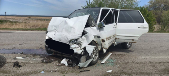 Водителя вазовской легковушки с мигалками экстренно привезли в ЦГБ Сызрани