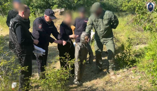 СК опубликовал видео: школьница показала, как молотком убивала семилетнюю девочку