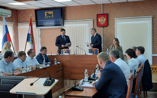 В эти минуты мэр Сызрани отчитывается перед депутатами