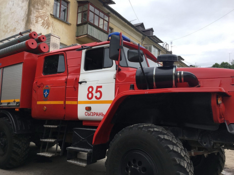 В Сызрани в многоквартирном доме вспыхнули полы на балконе