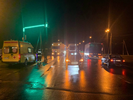 Под Сызранью дальнобойщик заскользил по трассе М-5 и попал в ДТП