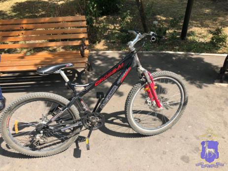 У сызранского магазина уголовник лишил велосипедиста железного коня