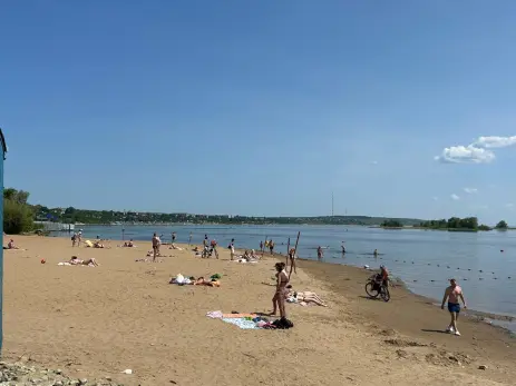 Jaloloboddagi jinsiy aloqa mobil telefonda suratga olingan Vannaxonada qaynonam bilan onlayn porno