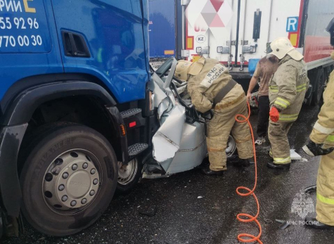 МЧС сообщает о погибших детях в массовой аварии под Сызранью