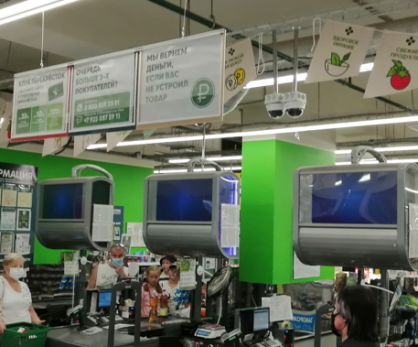 Указательным пальцем прикрывайте CVV-код: россиянам рассказали, чем опасны кассы самообслуживания