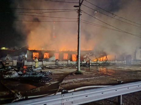 Ночью в Самарской области огонь целиком сожрал кафе изнутри: фото