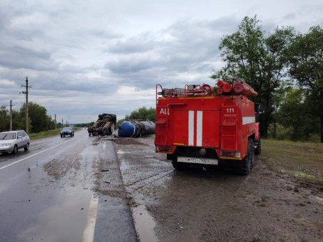 Перевернувшаяся в Самарской области автоцистерна перевозила нефть