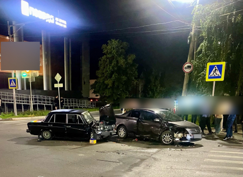 В центре Сызрани разбился черный раритетный «шарабан»