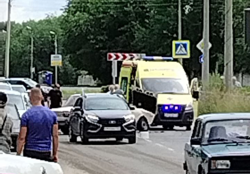 Экстренные службы Сызрани стягиваются к месту серьезной аварии у кольцевой развязки