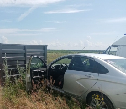 Машина с мертвым водителем попала в аварию в Самарской области