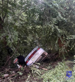 Машина с молодежью рухнула в овраг в районе Гусиного озера