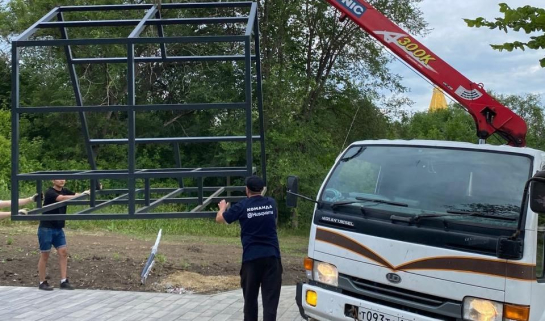 Завезли конструкции, оборудуют фонтан: что сейчас происходит в главном парке Октябрьска - фото