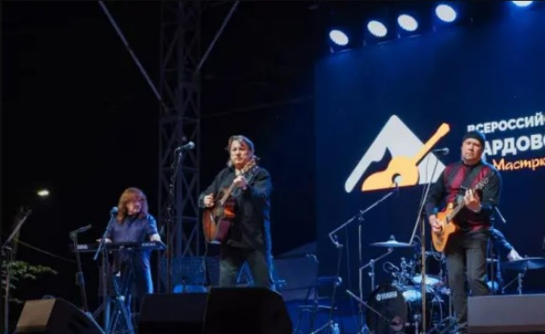 «Вернулся дух былых времен»: участники Всероссийского фестиваля бардовской песни делятся впечатлениями