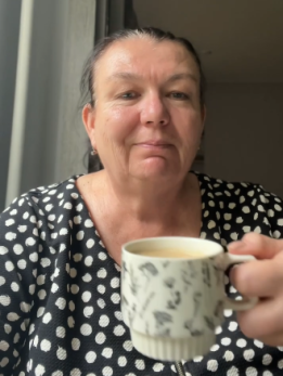 «Устроилась в самое сердце Москвы, буду убираться здесь»: ставшая звездой интернета уборщица из Сызрани сменила место работы