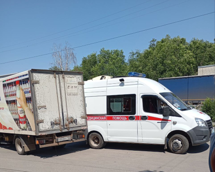 В Сызрани в аварию с грузовиком попала машина скорой помощи