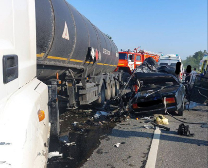 Видео с места жуткой аварии в Самарской области - два трупа в искореженной Ладе