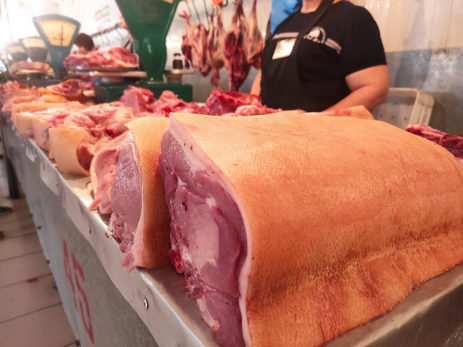 На прилавках резко подорожала свинина - и это еще не предел