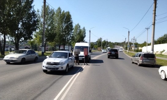 В Сызрани около монастыря маршрутный микроавтобус столкнулся с легковушкой из Дагестана