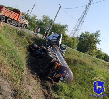Водитель фуры для опасного груза не уступил дорогу дальнобойщику и погиб - видео с трассы М-5