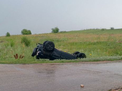 Под Сызранью внедорожник вылетел в кювет и перевернулся на крышу