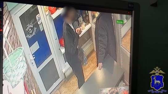 Ограбление по-самарски: мужчина едва успел выйти из цветочного магазина - видео