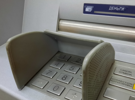 Visa и Mastercard в зоне риска: почему надо срочно избавиться от старых банковских карт