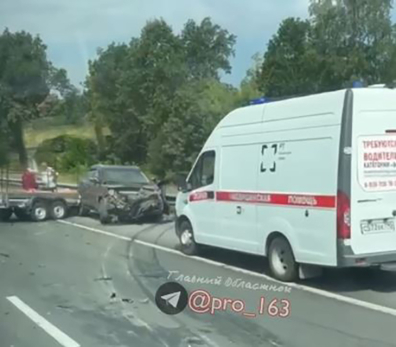 Видео. На трассе М-5 разбился груженный кроссовер - вызвали медиков