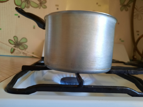 Из кипятка во время обеда полезли жуки: в Сызрани женщина публично бросила камень в адрес «Светофора»