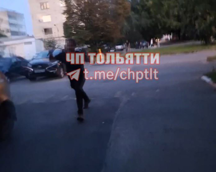 «Я вас валить буду» - неадекват с ножом в руках бросился на детей в Самарской области